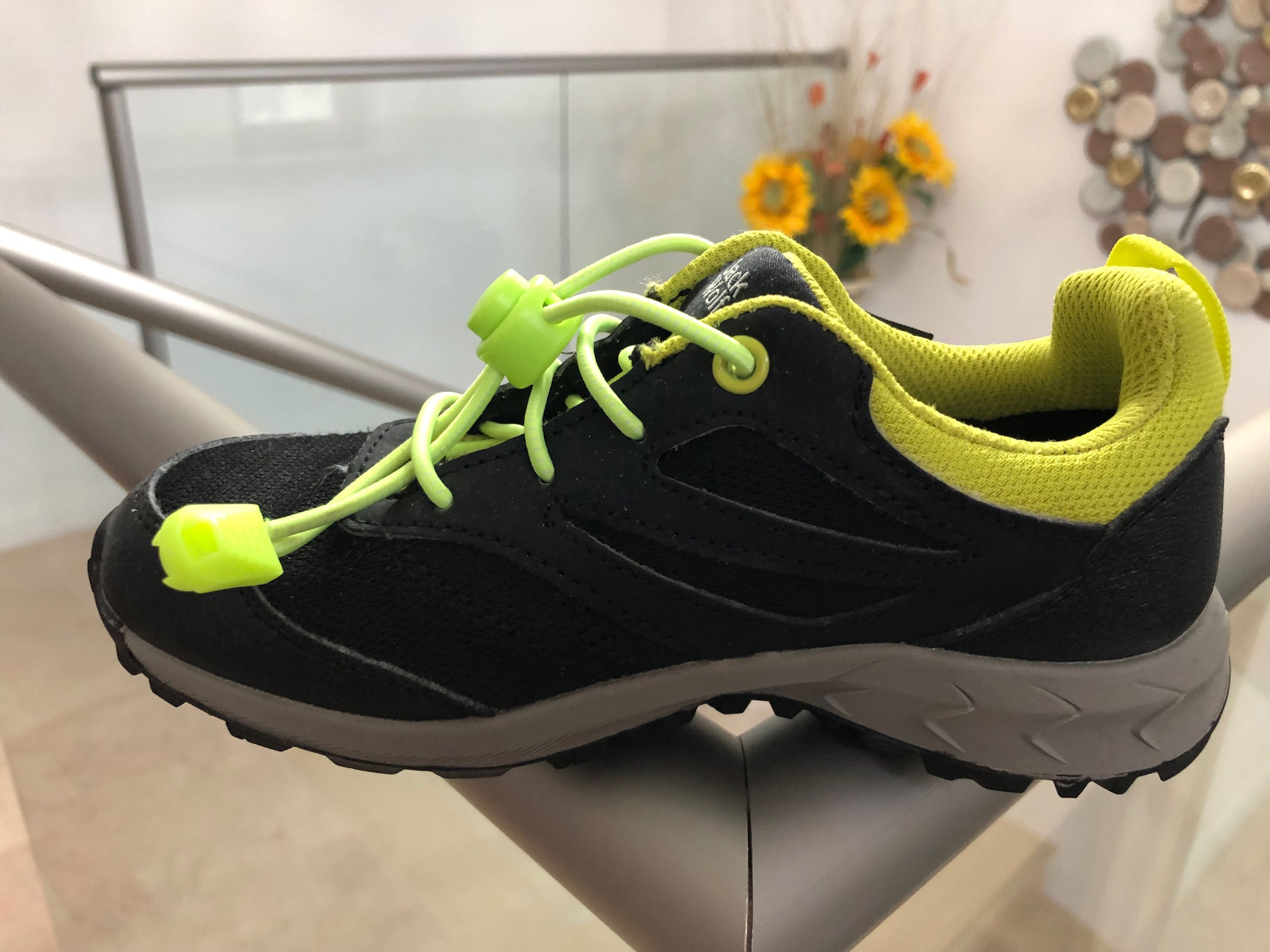 Sandale și adidasi  Jack wolfskin  copii mărime 29  și 28 ca noi