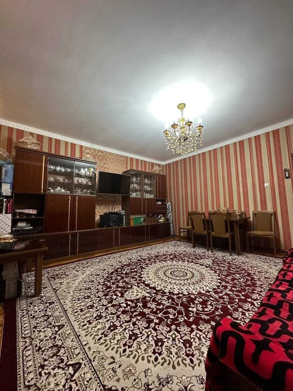 Продается квартира на Юнусабаде 14 квартал 2-3-9 отдельный вход