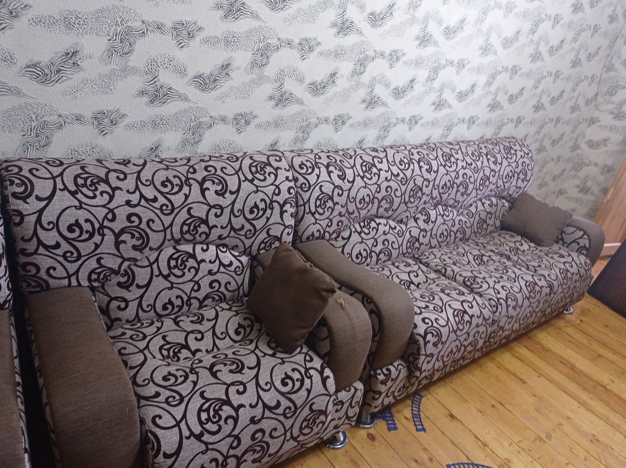 Диван и кресло хорошо состояние