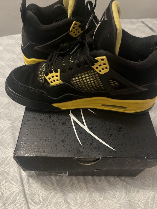 Jordan 4 Thunder