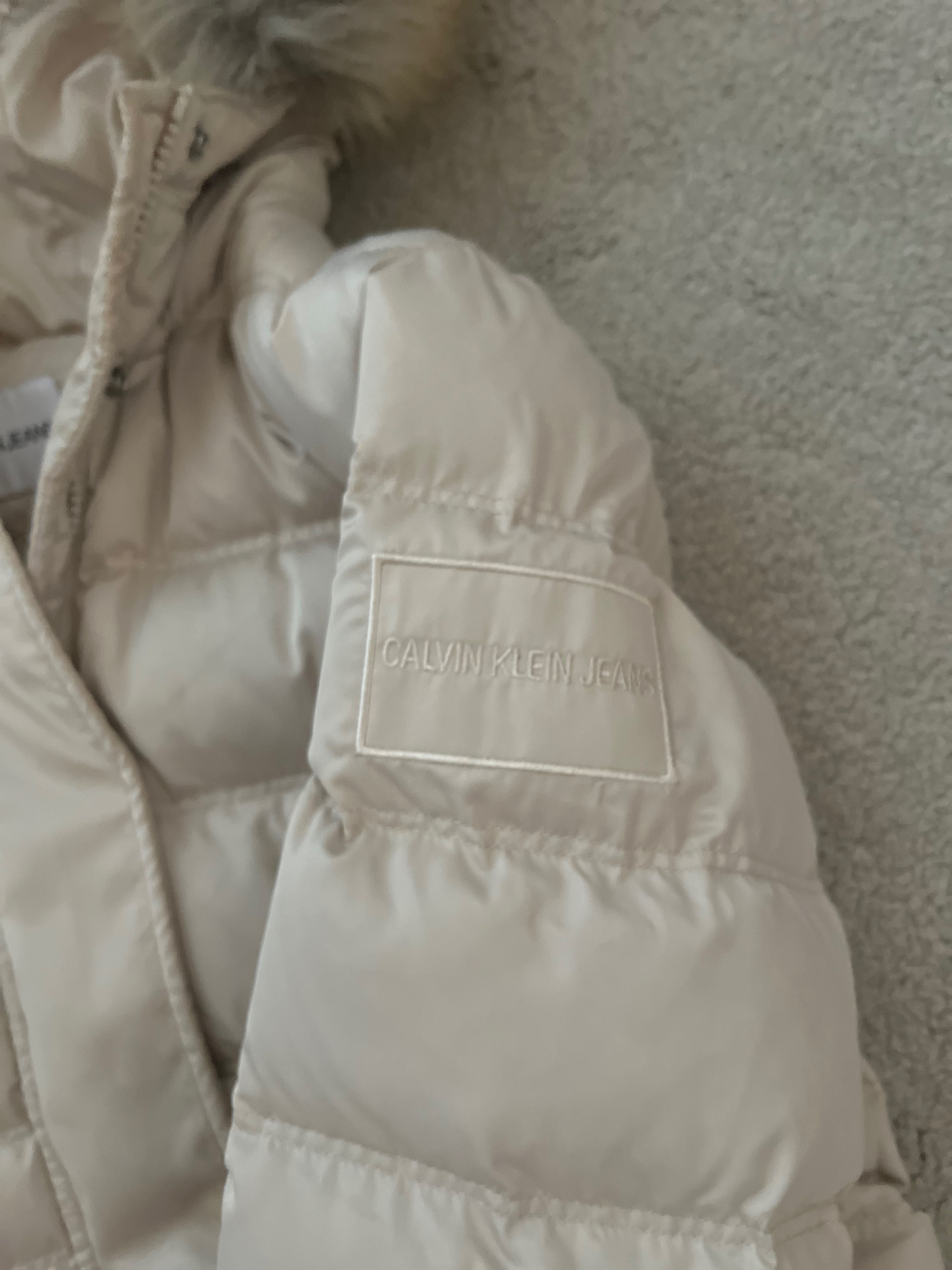 Geaca Calvin Klein, marimea M (corespunde la 36-38)