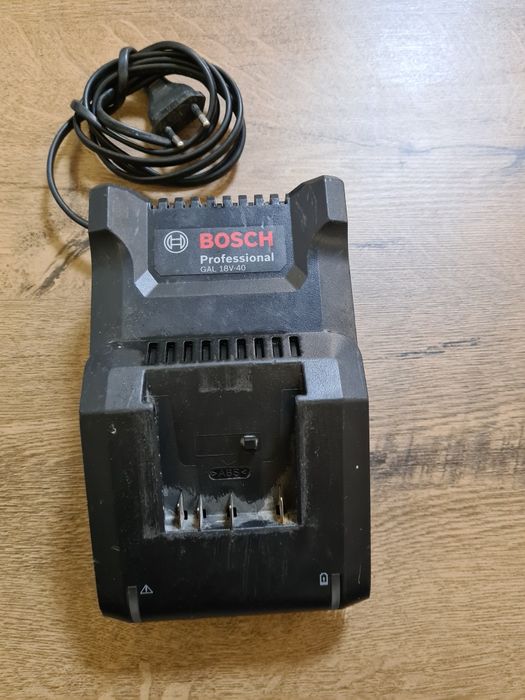 BOSCH GAL18v-40 .