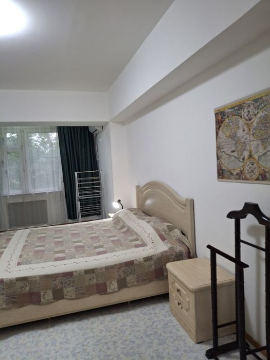 Свою 2-х комнатную квартиру в центре Ташкента (ориентир магазин ЦУМ)