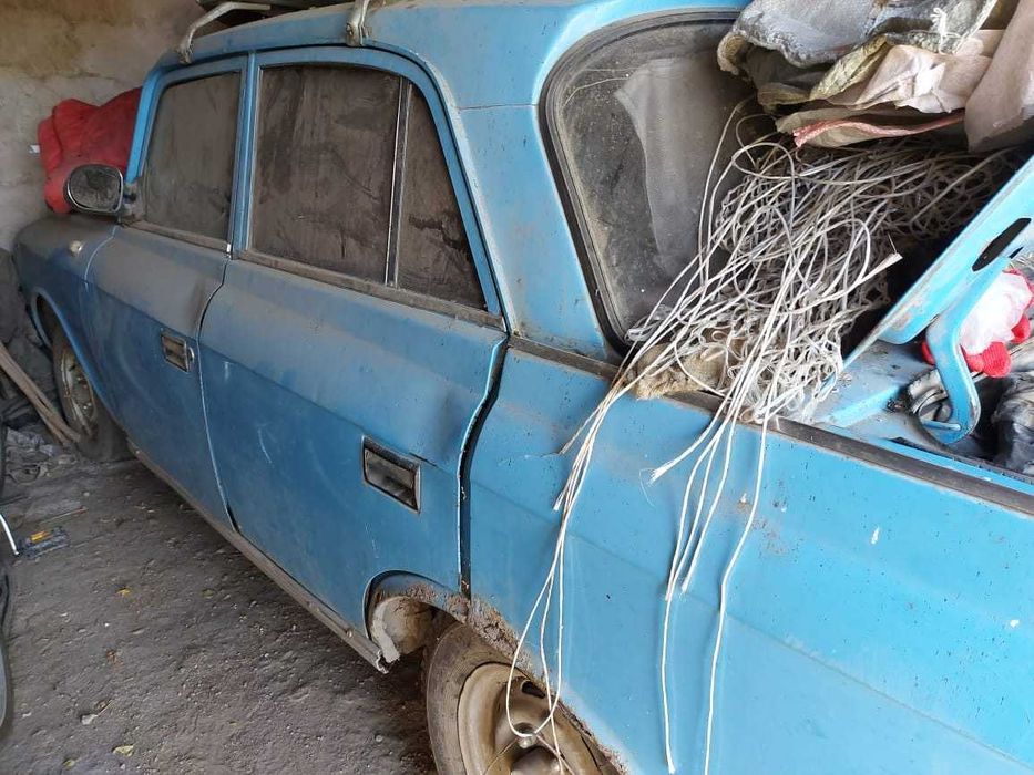 Продам Москвич-412 целиком на запчасти.