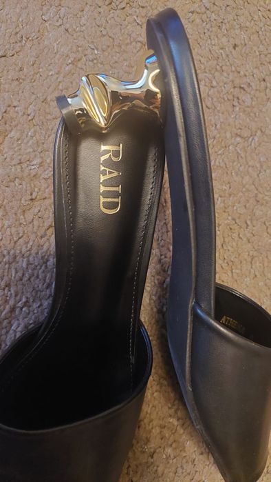 Vând Papuci de casă-black măsura 40 .