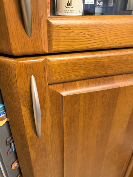 Витрина масив с ниша за хладилник