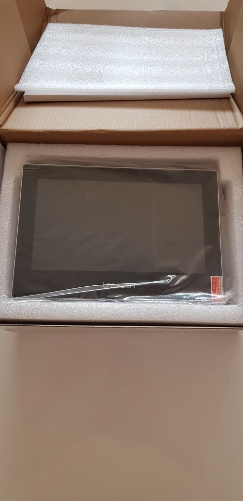 Продавам видео домофон TMEZON MZ‑IP‑V726TW с външна камера