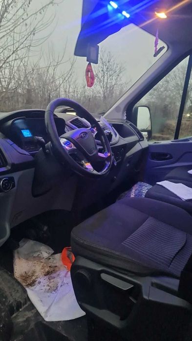 Ford Transit. Negru impecabila. Transport animale de companie.