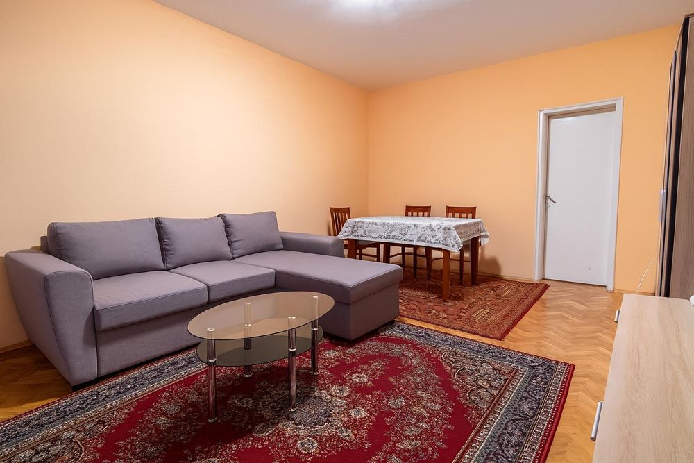 Двустаен апартамент в района на Центъра/ С ПАРКОМЯСТО!!!