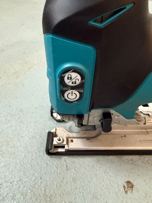 Makita DJV181Z fierastrau vertical cu acumulator 18 V