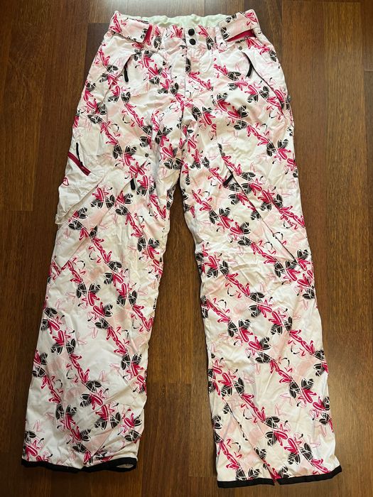 Дамски панталон за ски или сноуборд.
