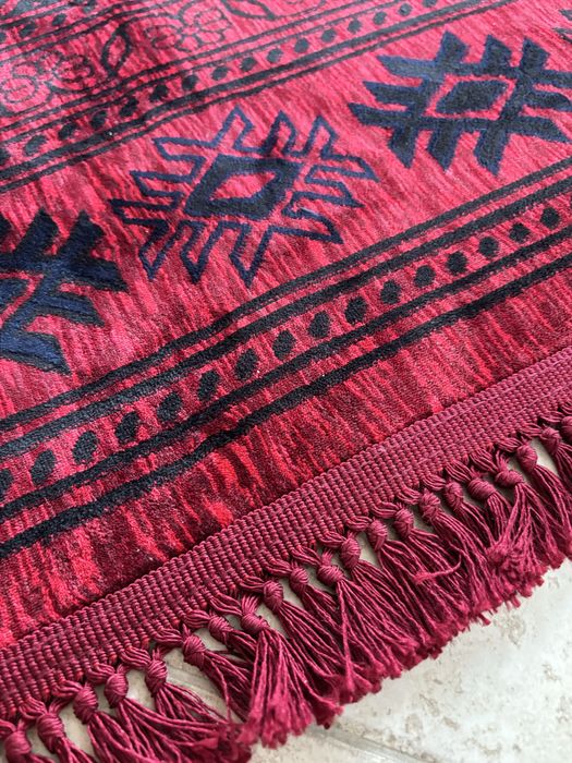 Нов  килим 2,30/1,60 червен/чере