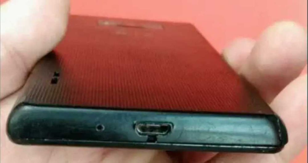 Telefon LG P700 Defect (display spart)