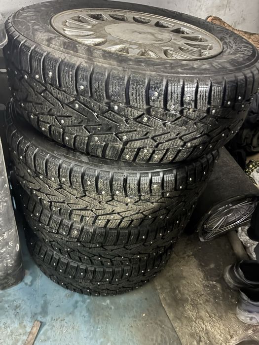 Продам шипованную резину нокиан