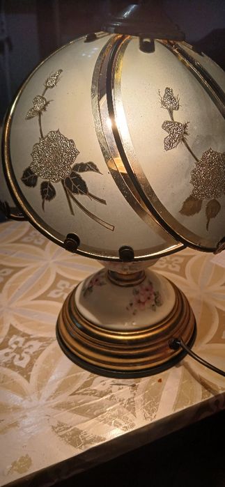Lampă de masă ,din anii ,70 epoca comunistă. În stare de funcționaree