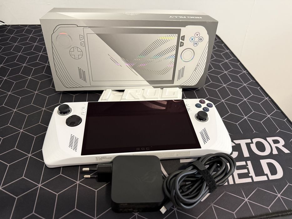 Consola portabila Asus Rog Ally Z1 Extreme