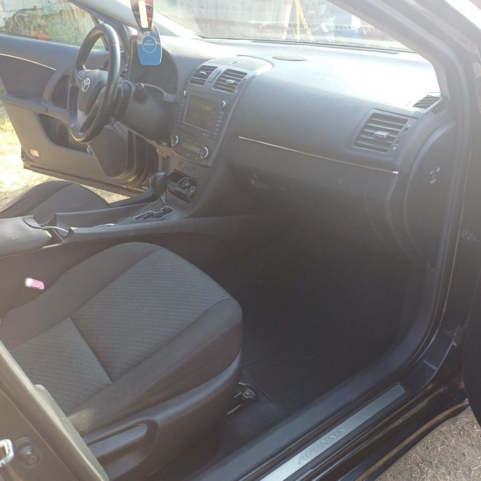 Vând Toyota Avensis