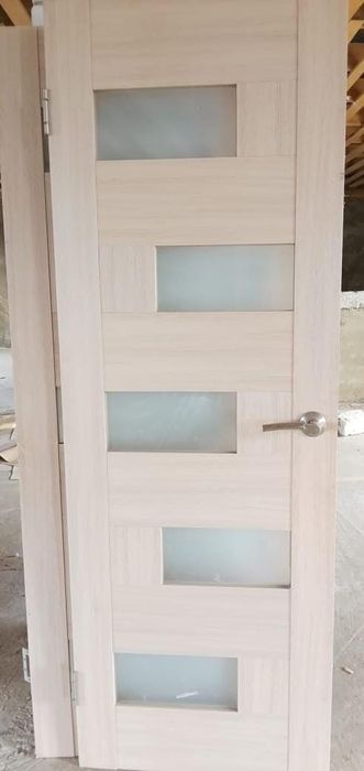 Продам газ баллоны, батареи чугунные, окна, двери, швеллер.