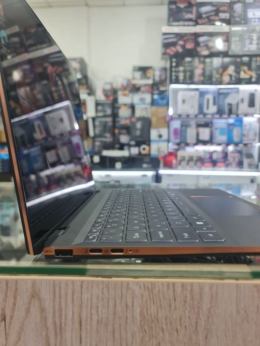 MSi Ultra 7-155H
16 ozu
1 TB ssd
Arc graphics!
13.3 ips touchscreen 
E