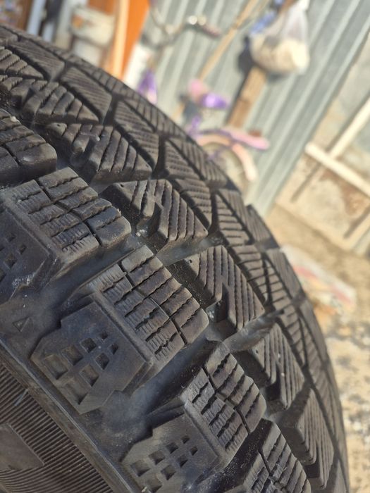 Шины зимние 215×65×17