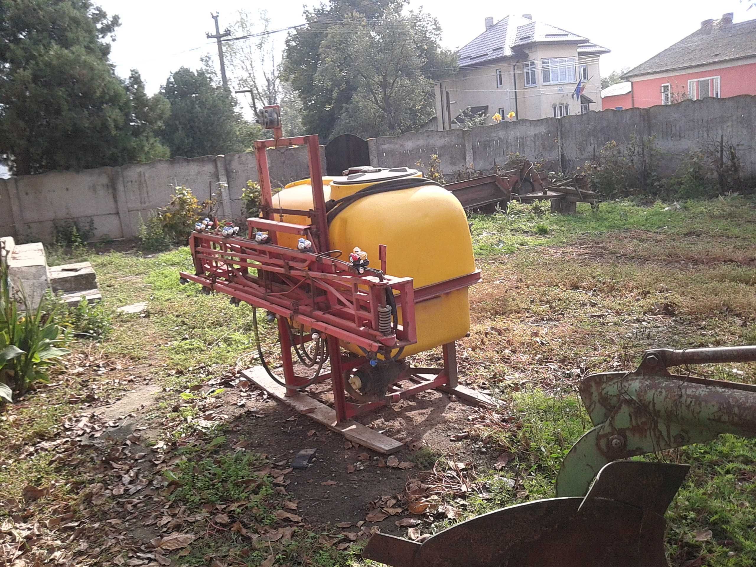 Masina erbicidat 600 l latime de lucru: 12 m cu 3 duze