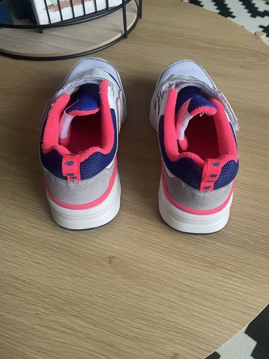 Pantofi sport adidasi New Balance fete 33.5