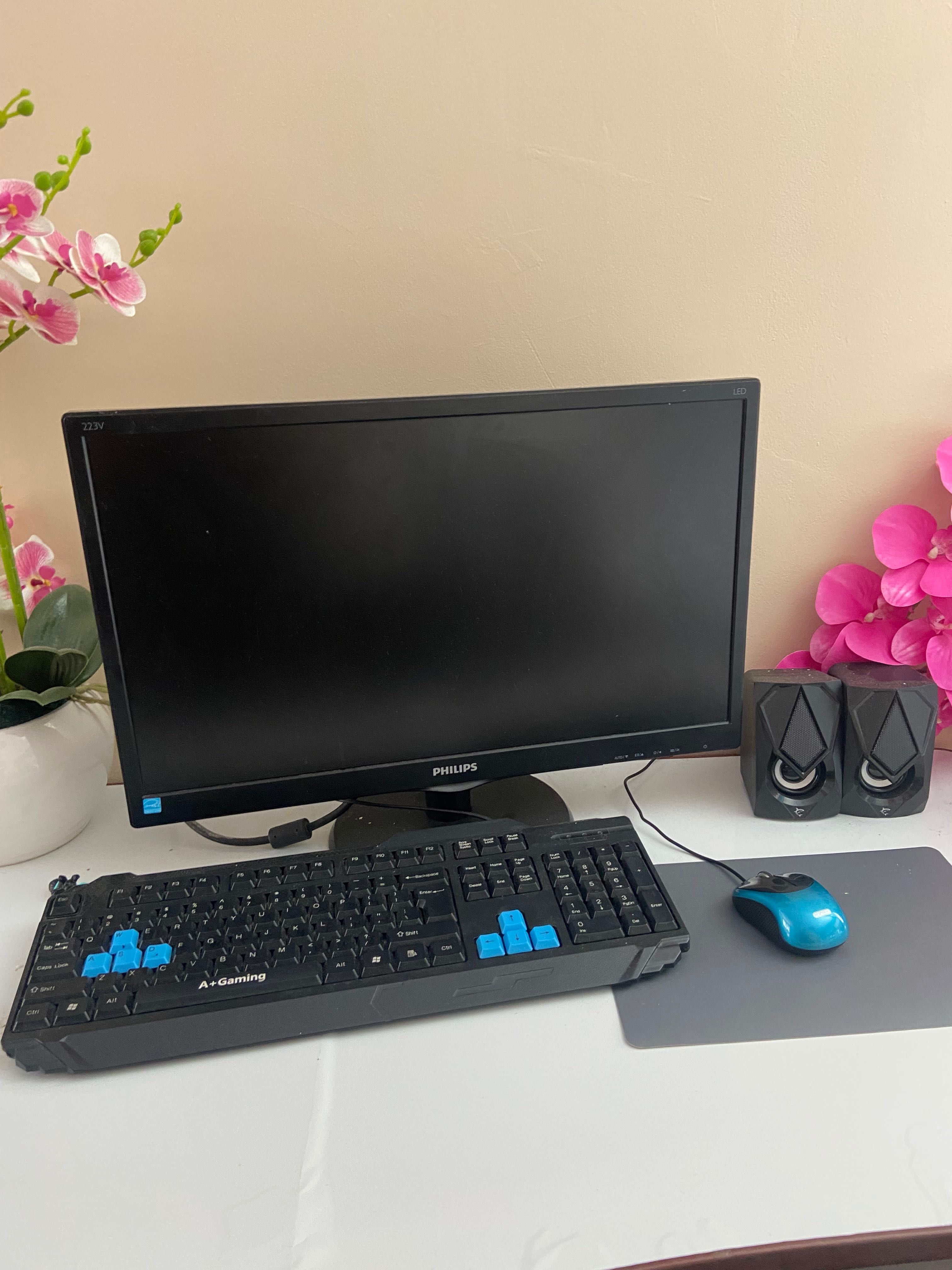 Продавам геймърски pc + волан с педали + монитор + клавиатура и мишка