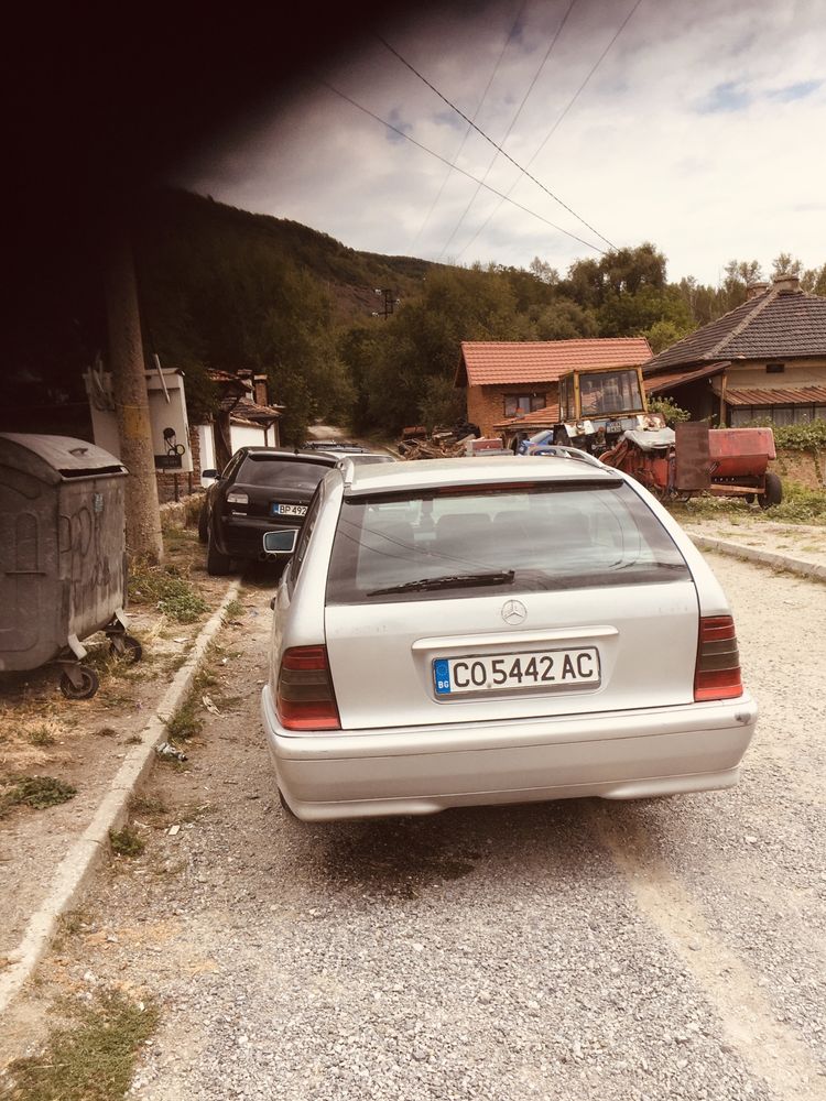 Продавам Мерцедес с220 2.2cdi