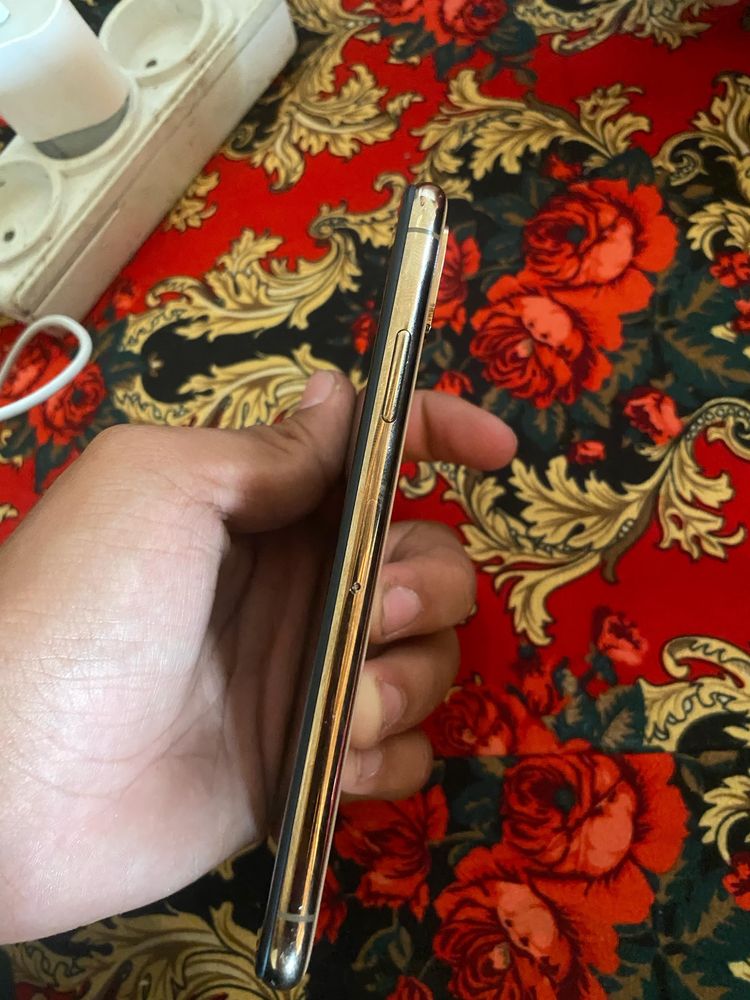 iPhone. Xs цена 60000