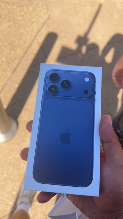 Vând iphone 17 pro max