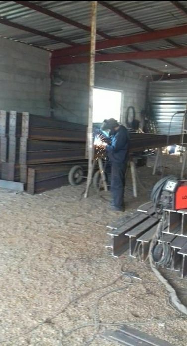 Vand hala metalică este 22×10×4  toată structura metalică