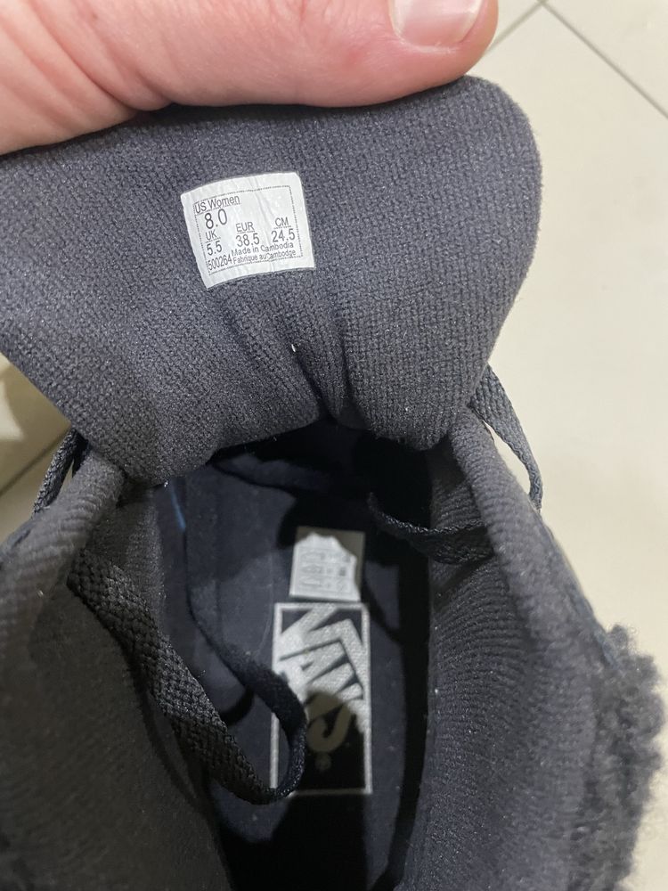 Зимни кецове Vans