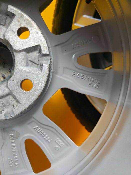 ROTI Jante Anvelope IARNA 205/55/16 5x112 OEM AUDI A3 8Y 2024