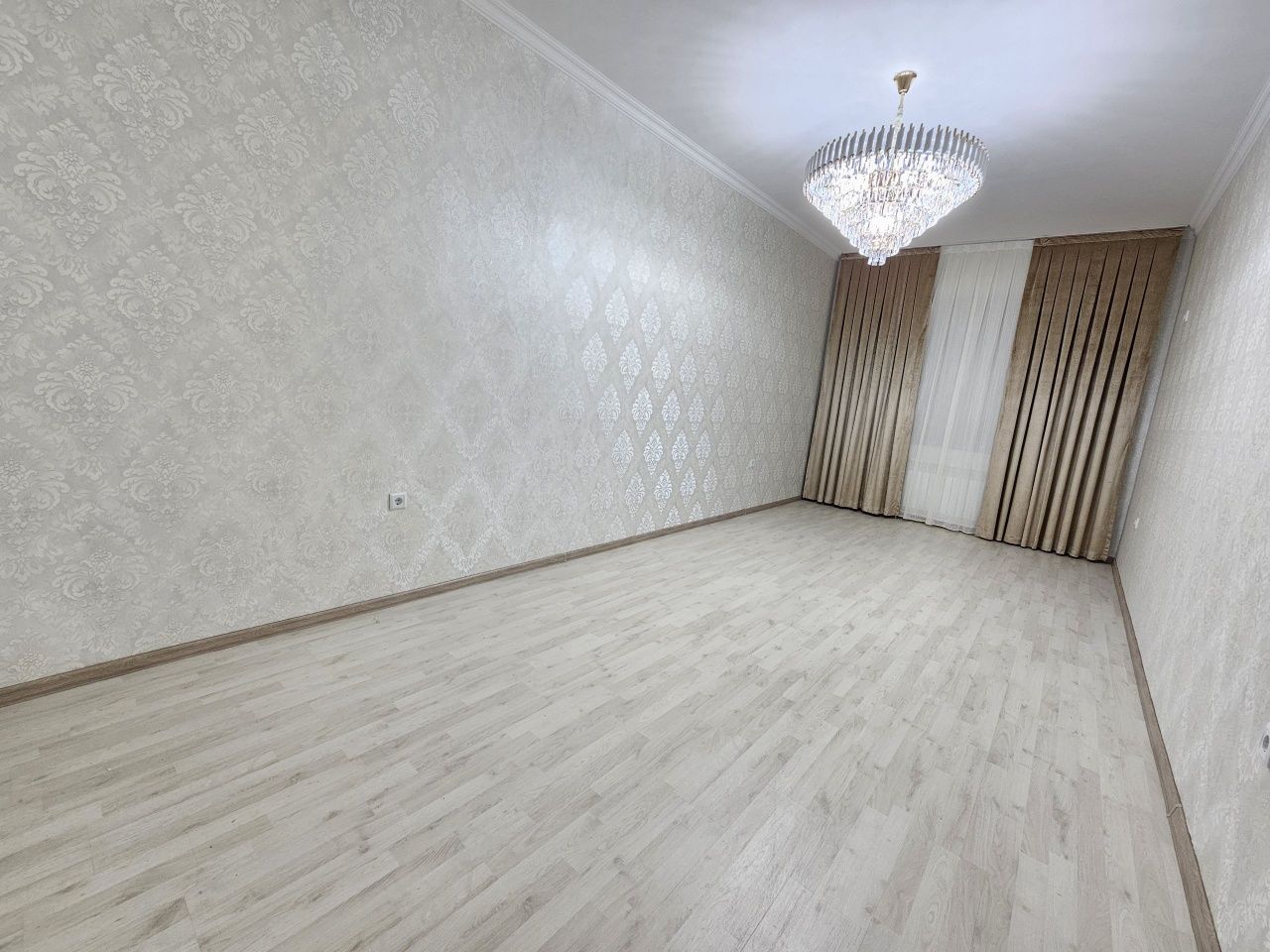 .Сквазной новостройка 3хона 83м2 арзон 67.5$ янги ремонт люстралар Янг