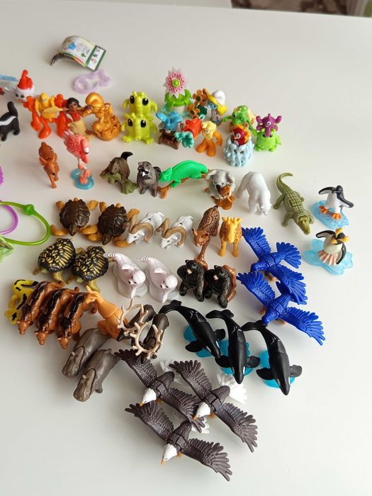 Киндер играчки от различни серии