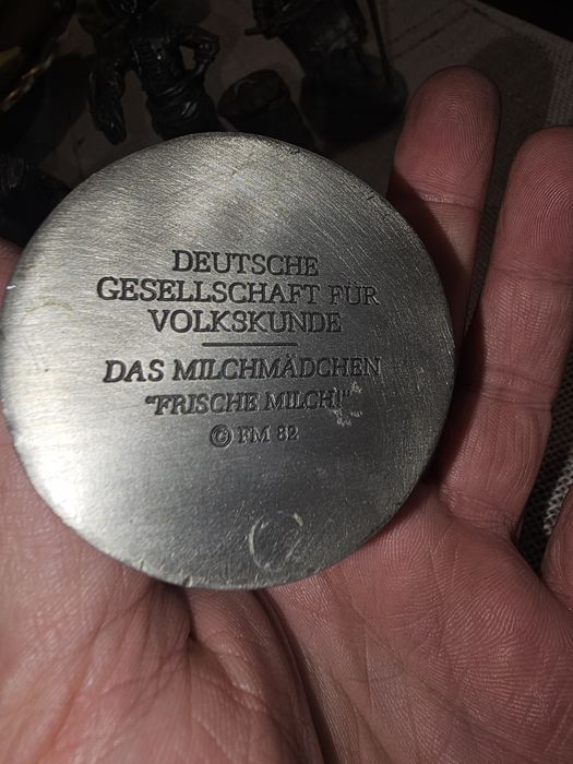 Statui metalice vechi.