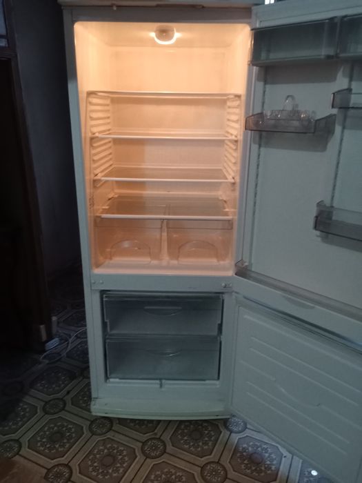 Атлант холодильник рабочая продается.