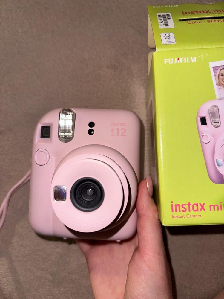 Продам instax mini 12