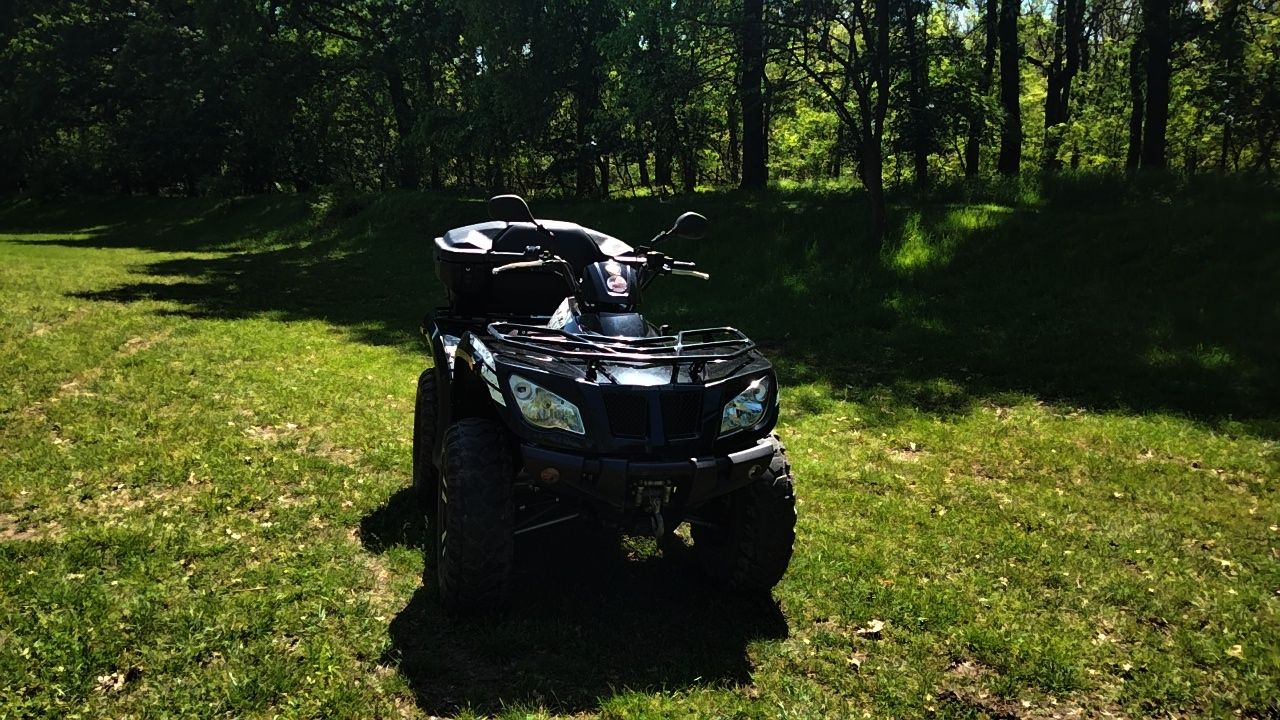 Vând ATV Arctic Cat