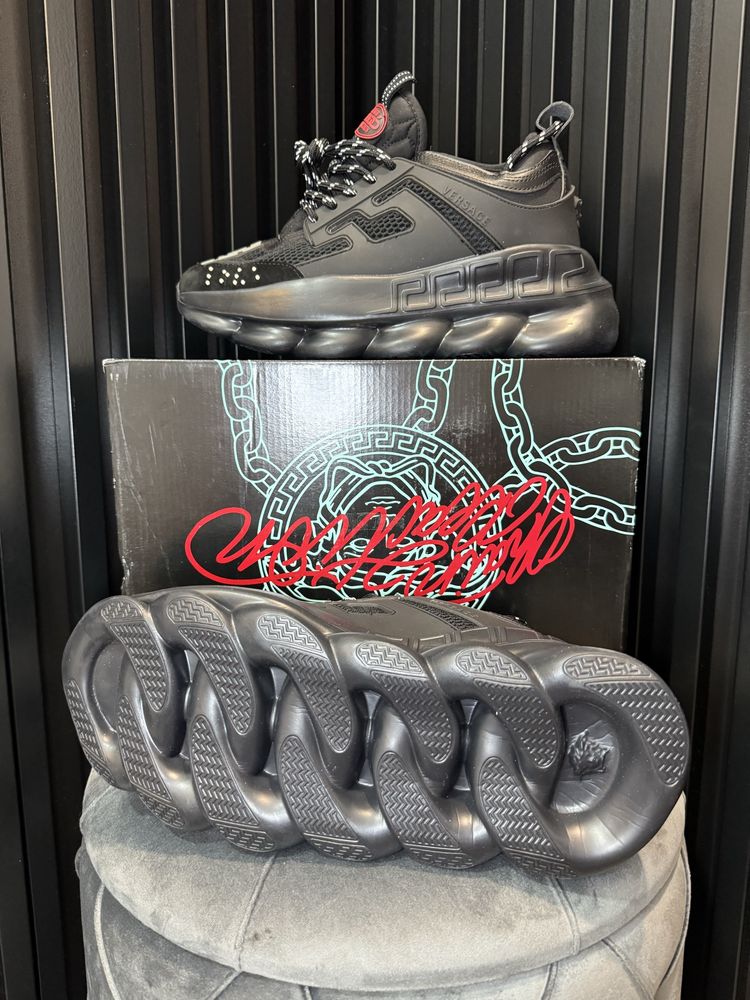 37-43 Versace Chain Reaction  Triple Black Negru