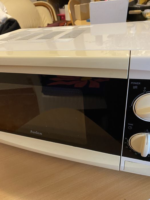 Cuptor cu microunde Amica