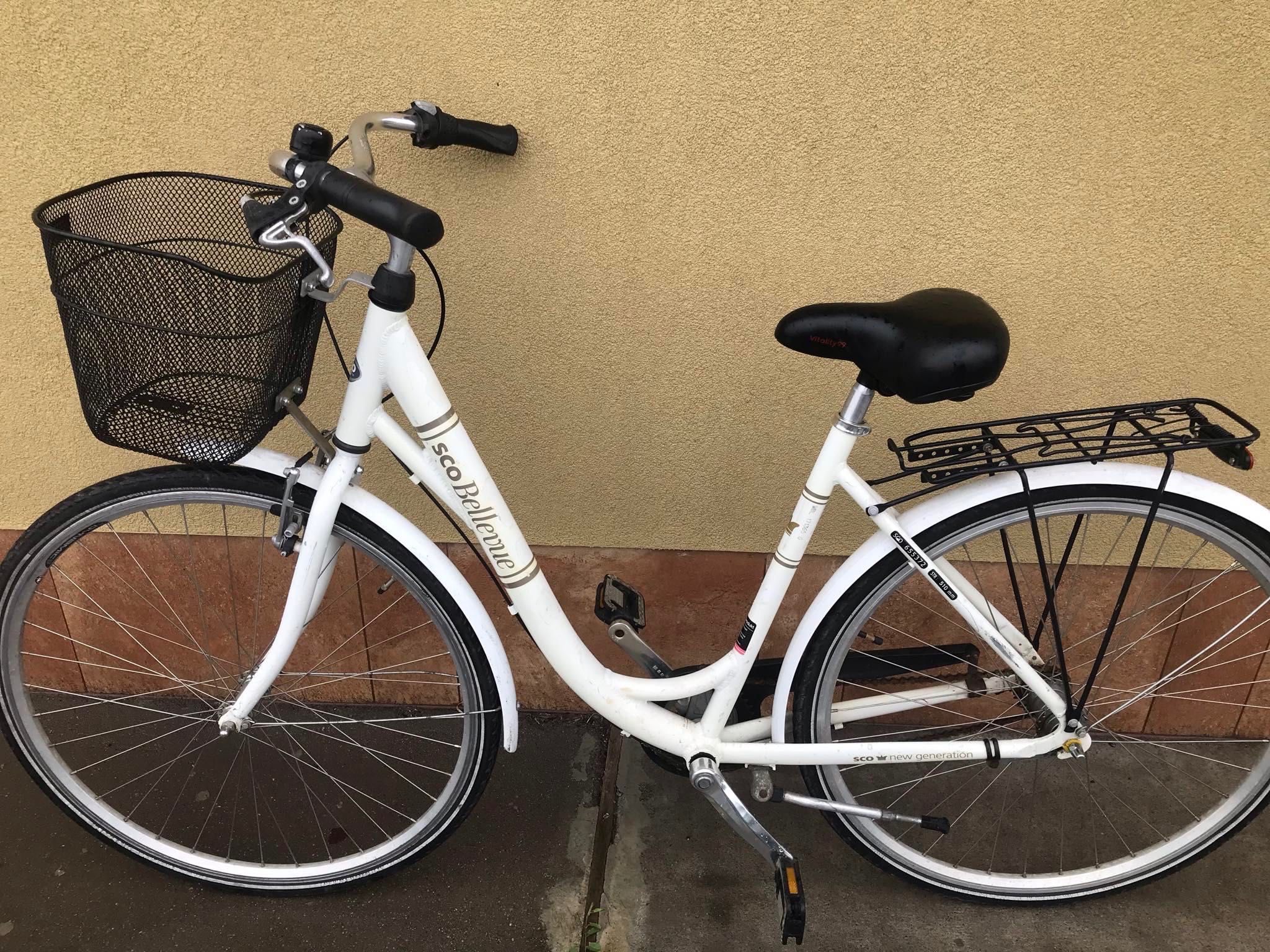 Градски велосипед с чисто нови гуми