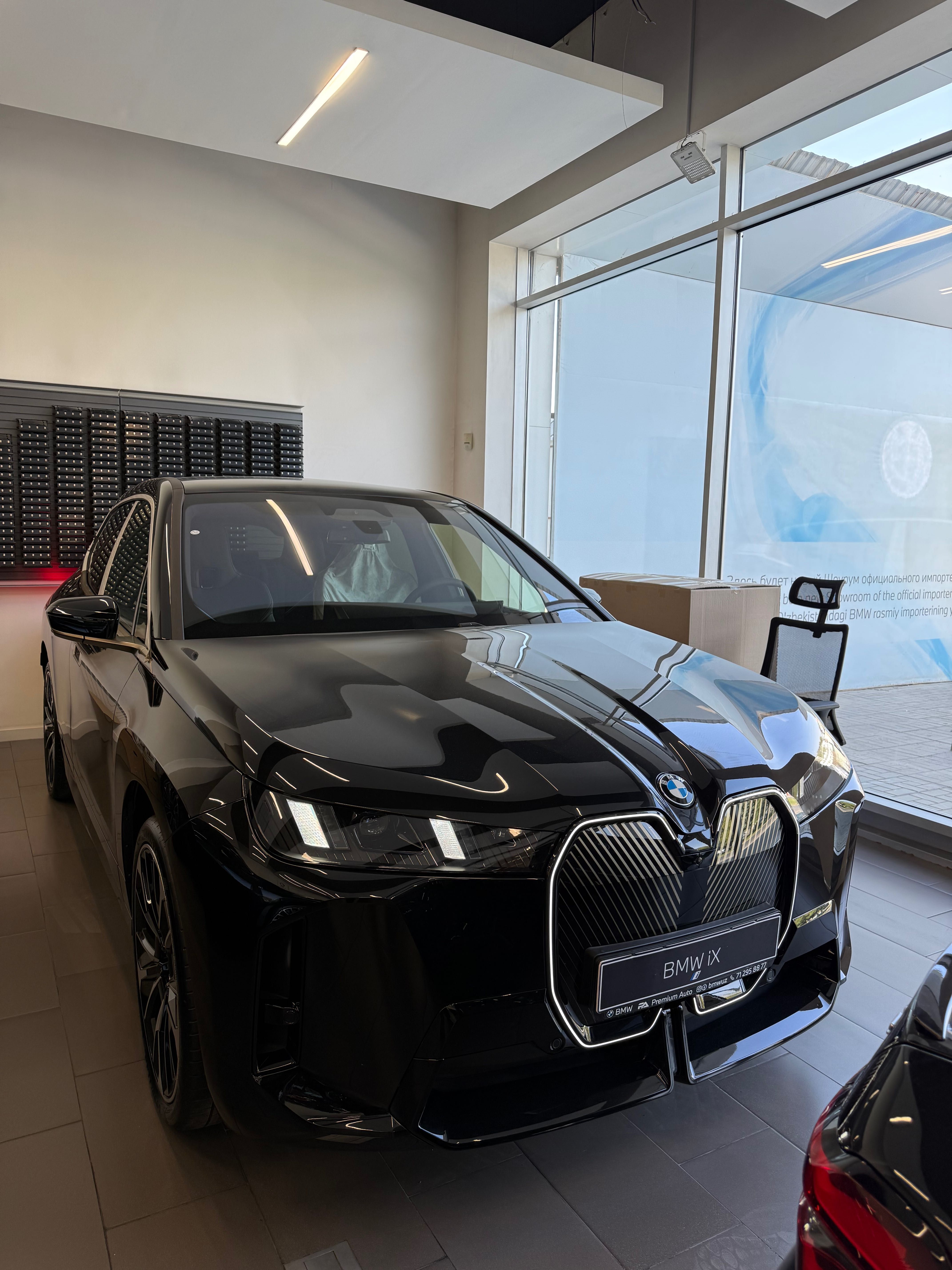 Продам новый BMW iX xDrive60 с гаранией 8 лет