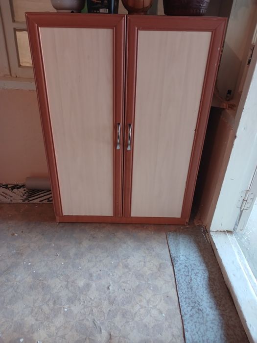 Polkali shkaf sotiladi