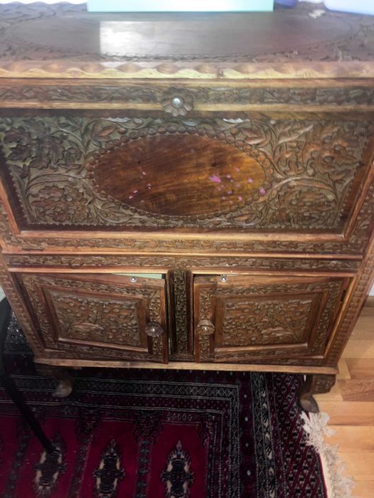 comoda deosebita lemn masiv sculptat manual