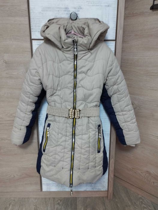 Пальтишко зимнее на девочку 7 - 8 лет. Б/у. 2500 тг.