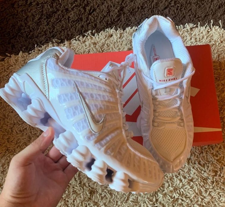 Vand adidasi nike shox cu cutie