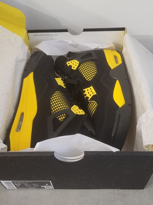 Jordan Retro 4 Thunder