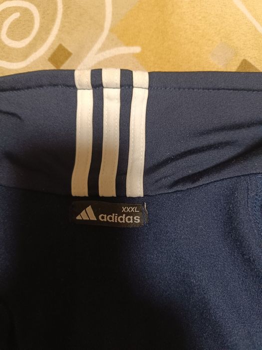 Продавам екип адидас