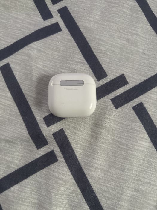Airpods 4 aproape noi
